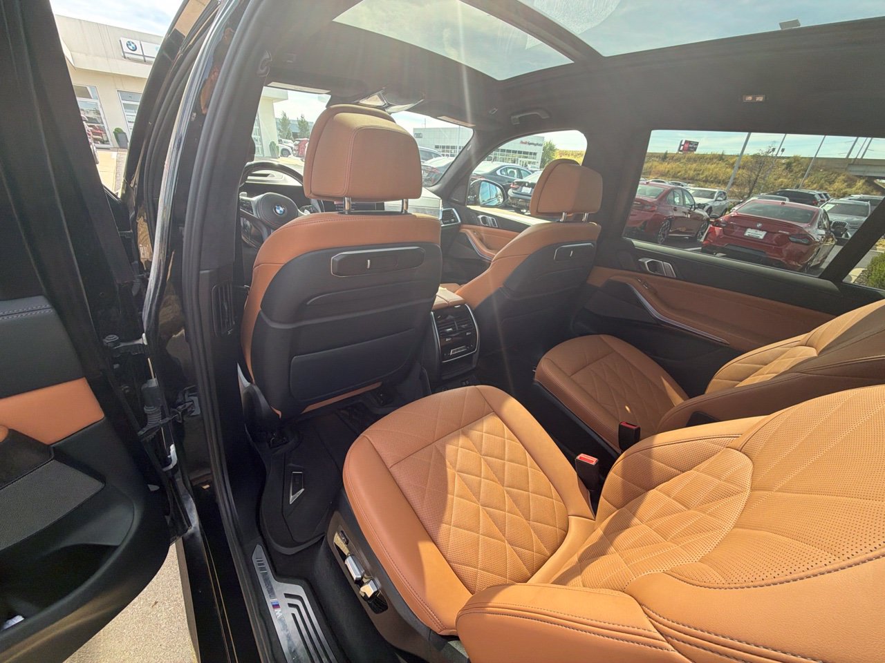 Used 2023 BMW X7 xDrive40i w/ M Sport Package AWD/4WD image 12