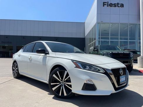Certified 2022 Nissan Altima 2.0 SR FWD image 1