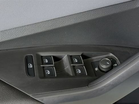 Used 2025 Volkswagen Jetta SE FWD image 19