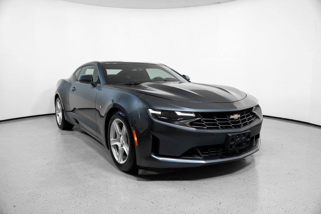 Used 2020 Chevrolet Camaro LT w/ Technology Package RWD image 2