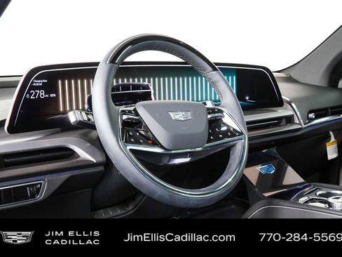 Used 2026 Cadillac Vistiq Luxury AWD/4WD image 3