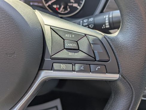 Used 2025 Nissan Altima 2.5 SV AWD/4WD image 16