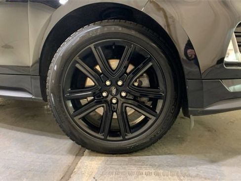 Used 2020 Ford Edge ST-Line w/ Cold Weather Package image 9