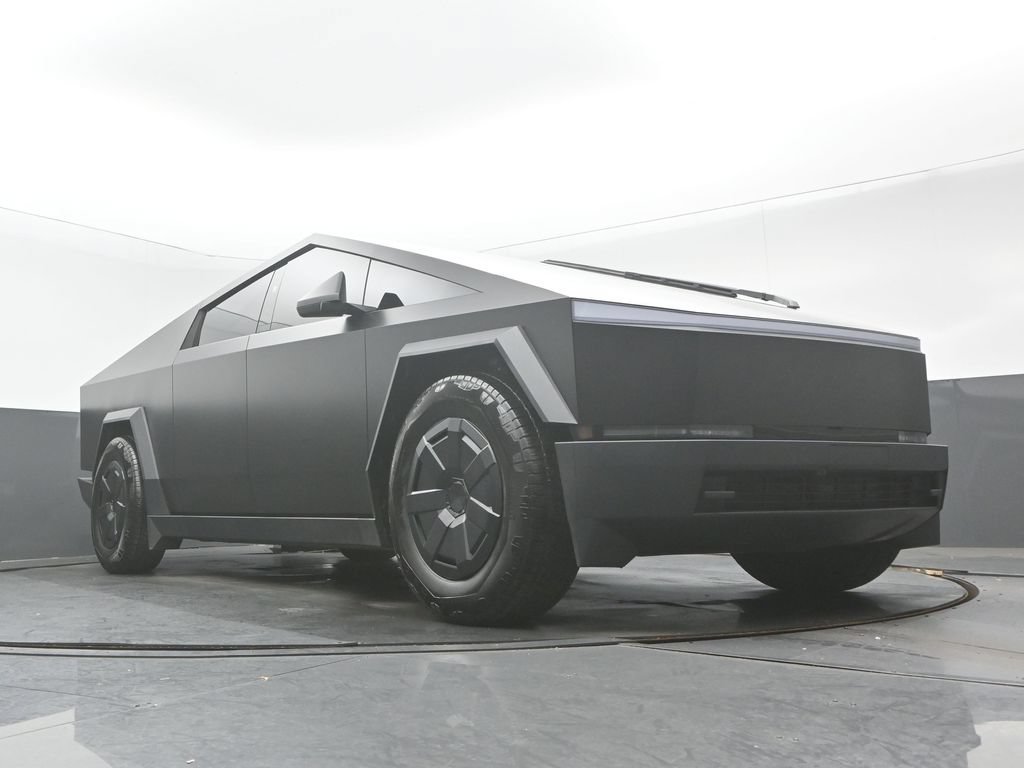 Used 2025 Tesla Cybertruck AWD Crew Cab image 9