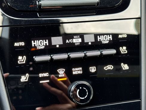 Certified 2025 Porsche Cayenne image 25