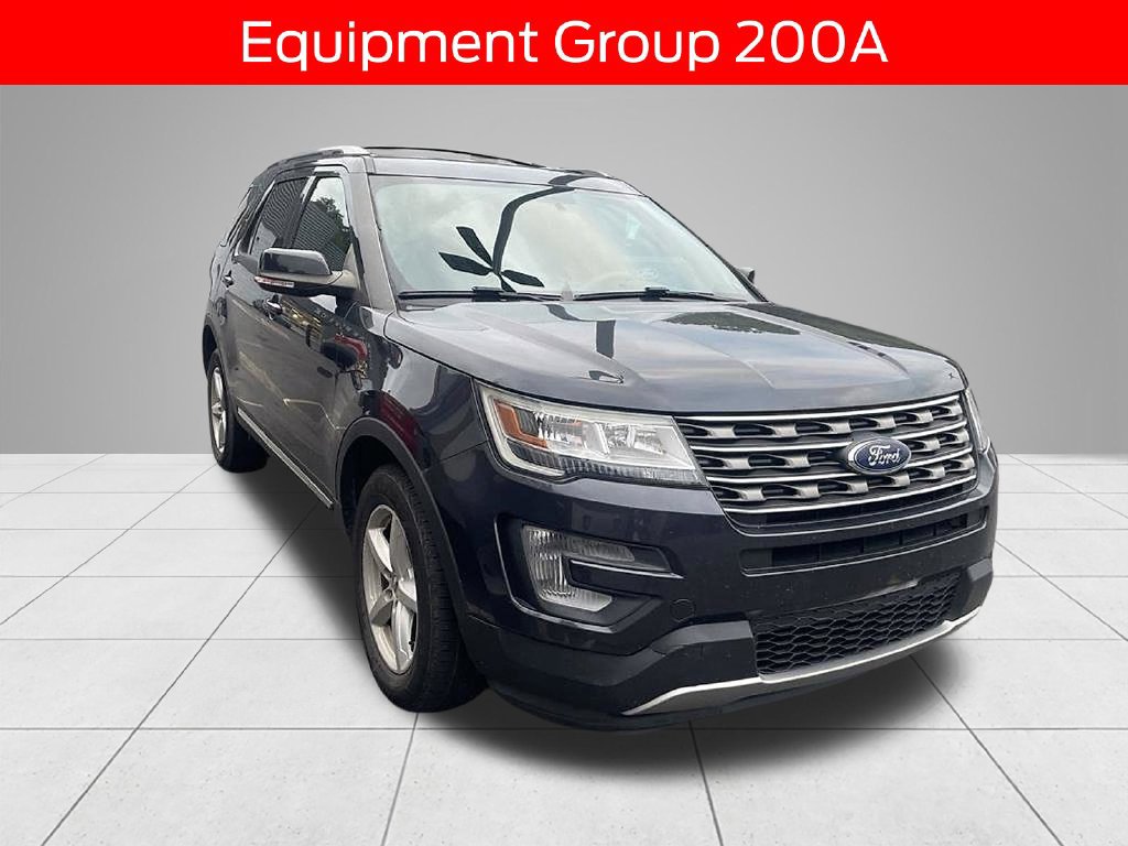 Used 2017 Ford Explorer XLT AWD/4WD image 3