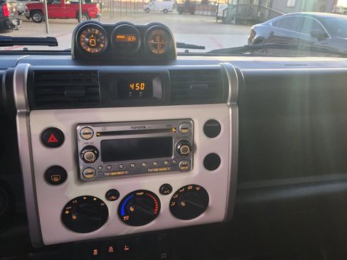 Used 2013 Toyota FJ Cruiser 4WD image 26