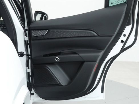 Certified 2023 Maserati Grecale Modena image 12