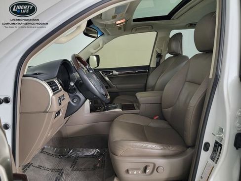 Used 2018 Lexus GX 460 Premium w/ Premium Package image 13