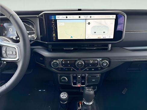 New 2025 Jeep Wrangler Unlimited Sahara AWD/4WD image 29