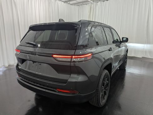 New 2025 Jeep Grand Cherokee Altitude image 6