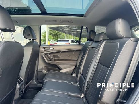 Used 2023 Volkswagen Tiguan SE w/ Panoramic Sunroof Package FWD image 29