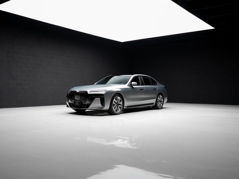 Used 2023 BMW i7 xDrive60 image 81