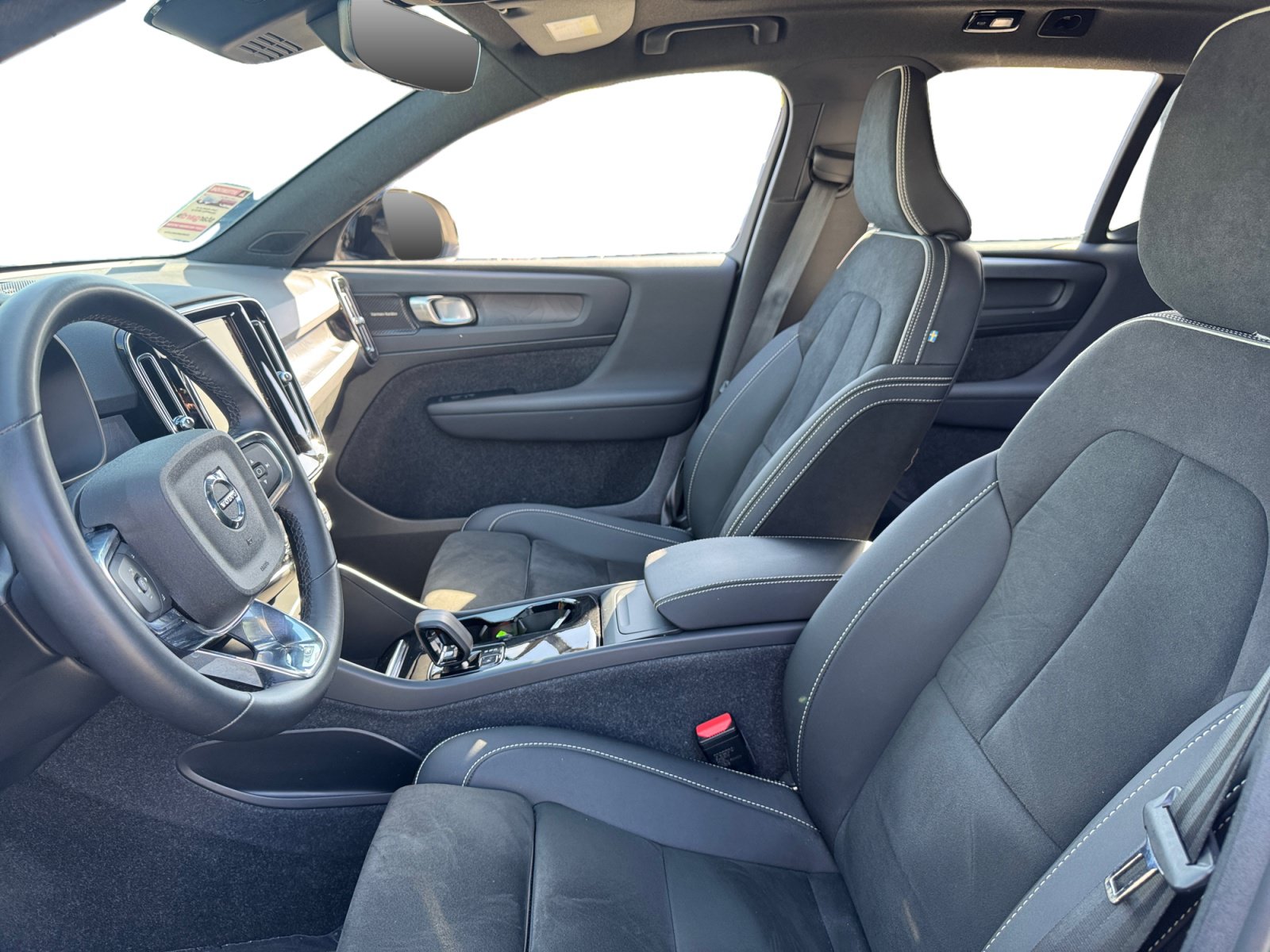 Used 2023 Volvo XC40 Recharge Ultimate w/ Protection Package Premier AWD/4WD image 9