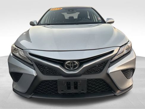Used 2019 Toyota Camry XSE image 3