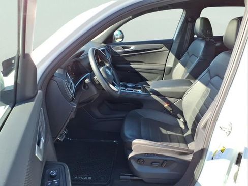 Used 2024 Volkswagen Atlas Cross Sport SEL R-Line image 22