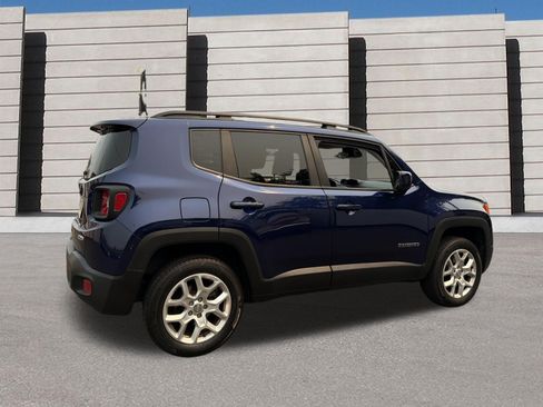 Used 2018 Jeep Renegade Latitude AWD/4WD image 5