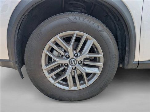 Used 2024 Nissan Rogue S FWD image 19