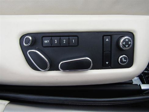 Used 2017 Bentley Flying Spur V8 image 42