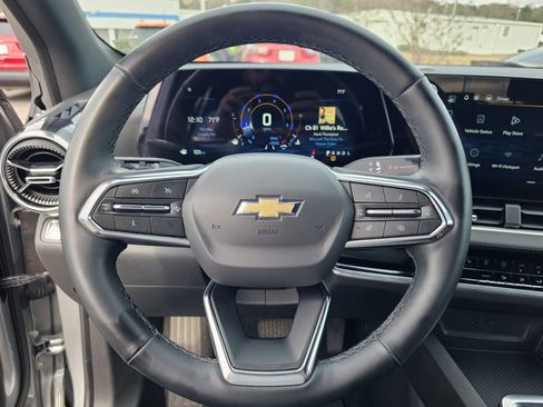 Used 2025 Chevrolet Equinox LT image 19