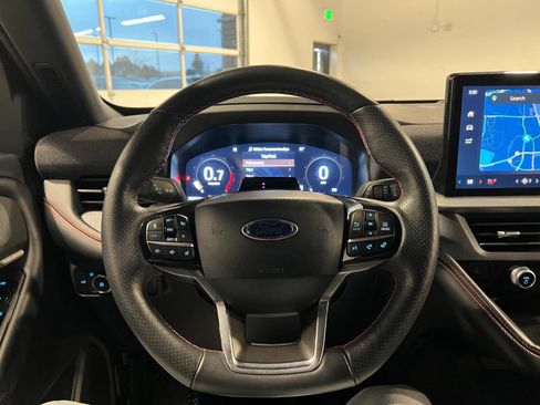 Used 2025 Ford Explorer ST-Line w/ ST-Line Street Pack image 11