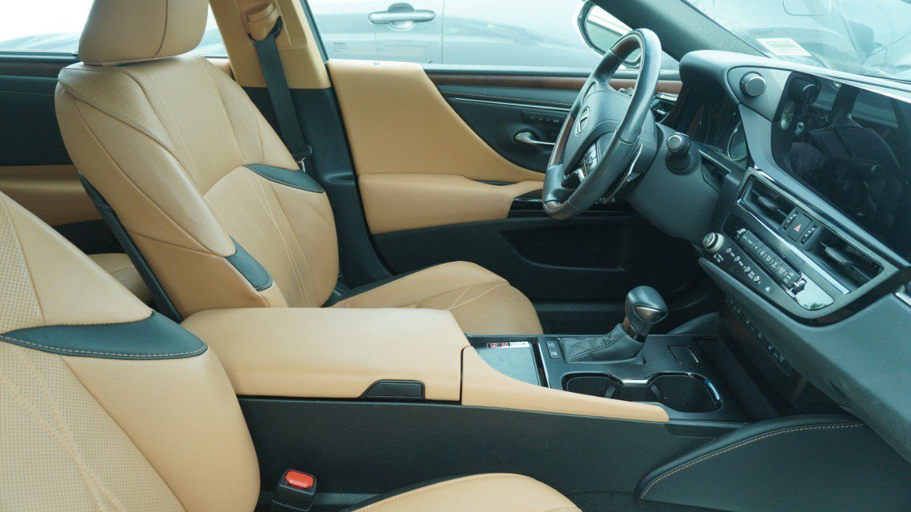 Used 2024 Lexus ES 300h Ultra Luxury FWD image 10