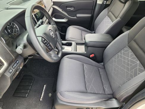 Used 2025 Nissan Frontier SV w/ SV Convenience Package image 16