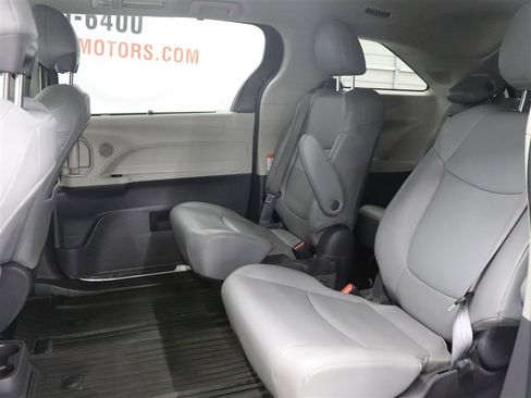 Used 2021 Toyota Sienna XLE w/ XLE Plus Package AWD/4WD image 16