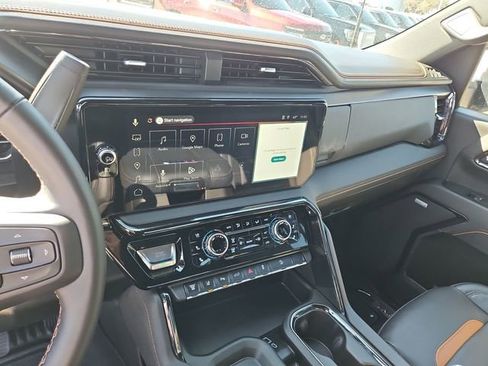 Used 2025 GMC Sierra 2500 AT4 image 11