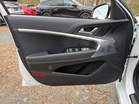 Used 2020 Genesis G70 2.0T AWD/4WD image 16