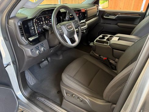 Used 2024 GMC Sierra 1500 Elevation AWD/4WD image 2