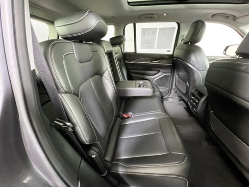 Used 2022 Jeep Grand Cherokee Limited image 26