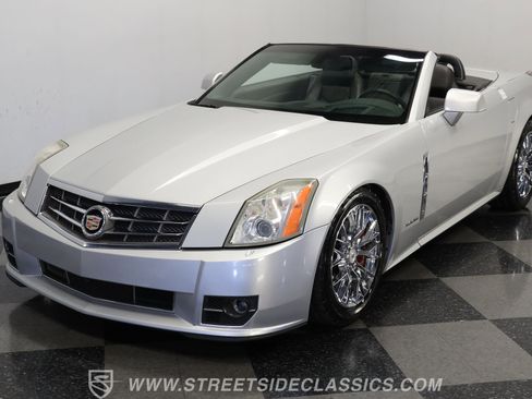 Used 2009 Cadillac XLR image 17