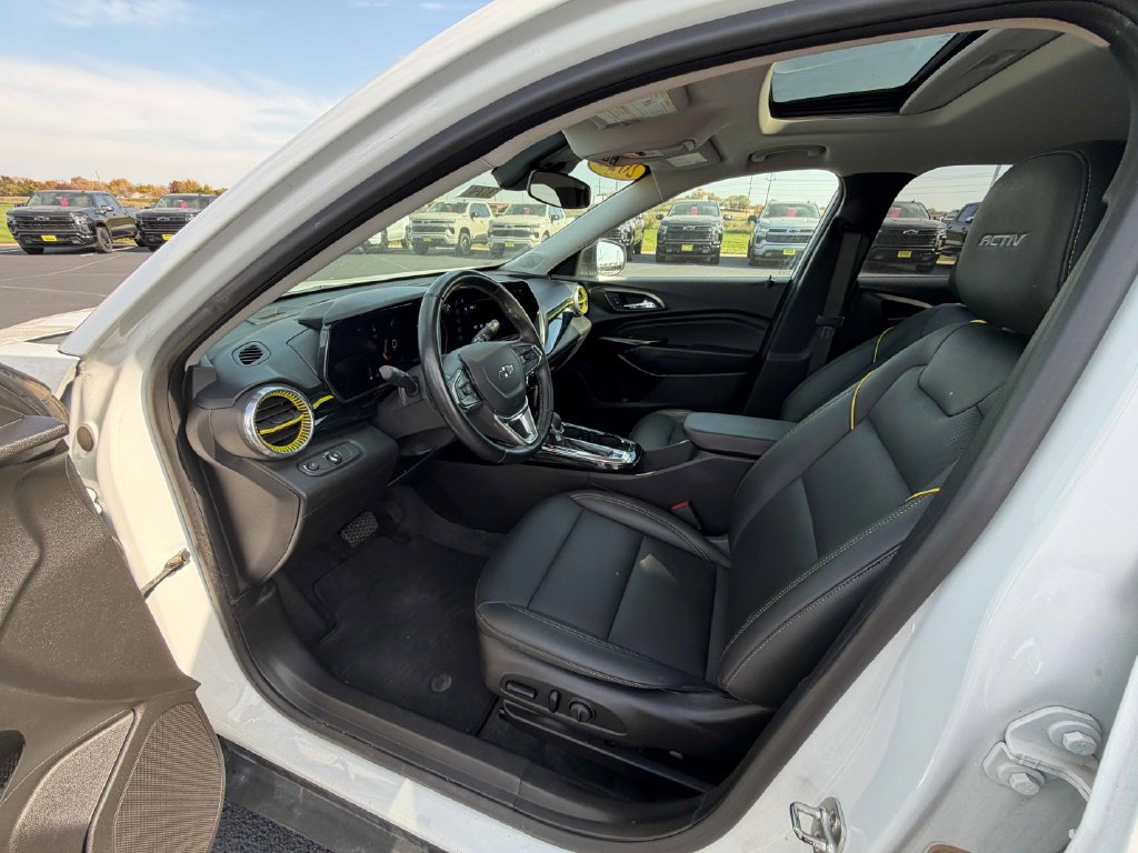 Used 2024 Chevrolet Trax ACTIV w/ Sunroof Package FWD image 17