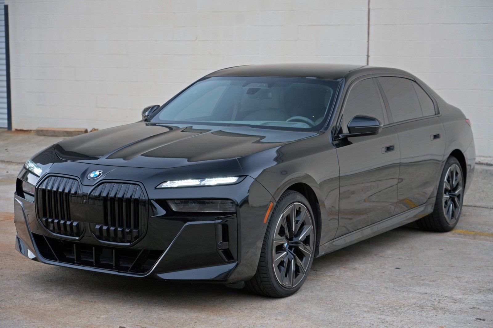Used 2023 BMW 760i xDrive AWD/4WD image 68