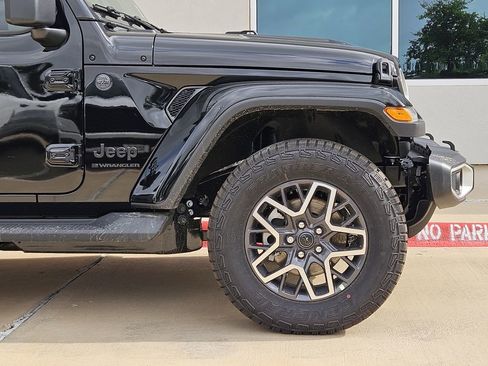 New 2026 Jeep Wrangler Unlimited Sahara AWD/4WD image 6