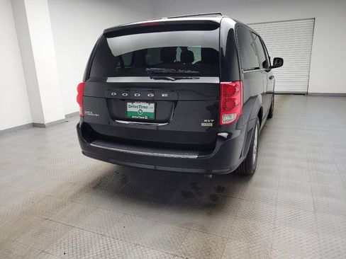 Used 2019 Dodge Grand Caravan SXT image 7
