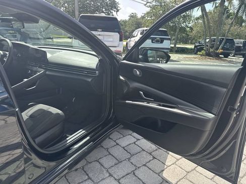 Used 2024 Hyundai Elantra SEL FWD image 23
