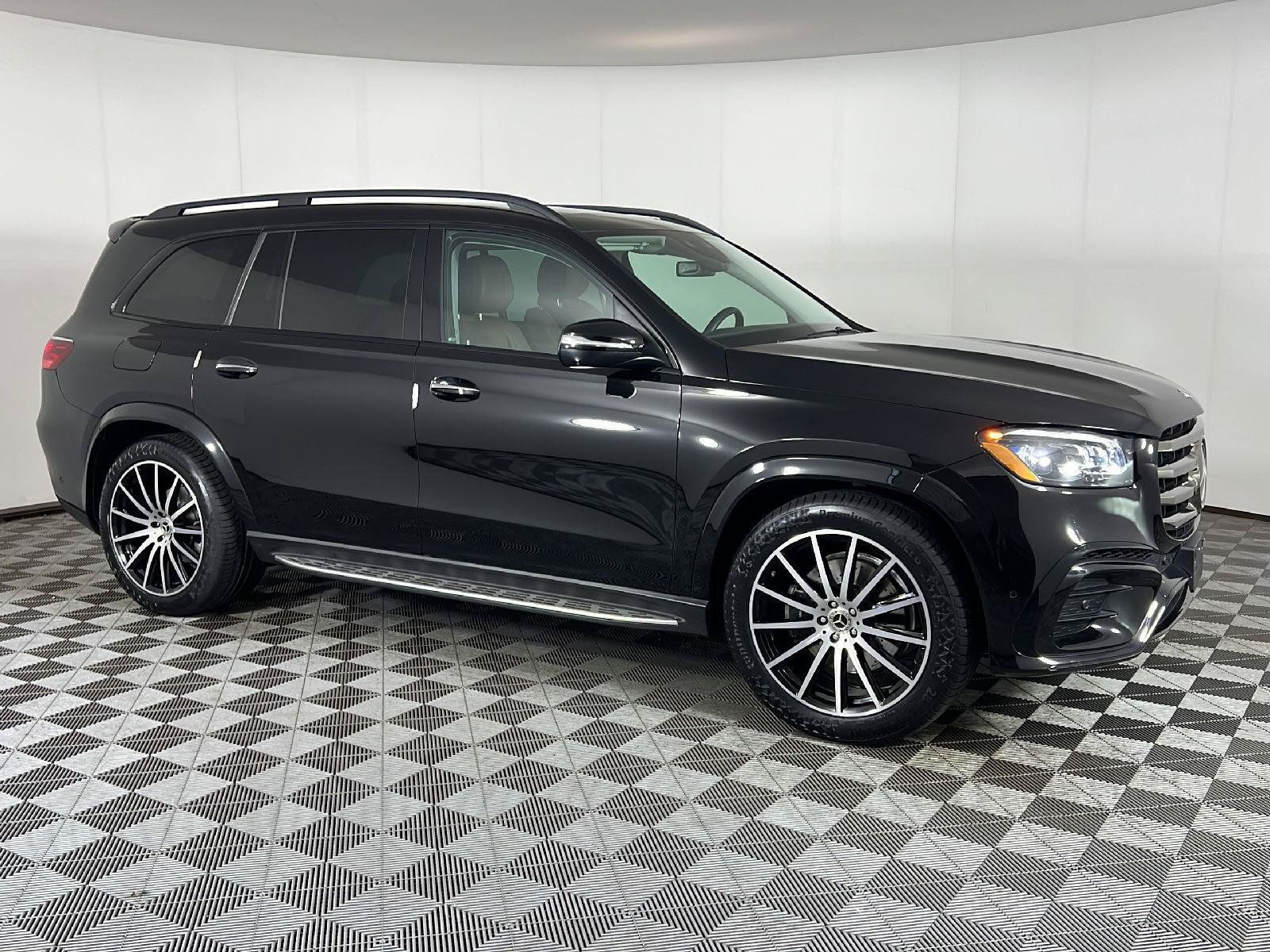 Used 2024 Mercedes-Benz GLS 580 4MATIC image 3
