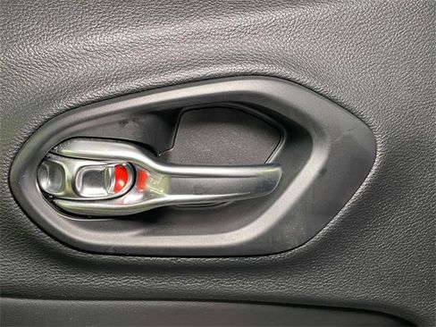 Used 2020 Jeep Cherokee Latitude Plus image 33