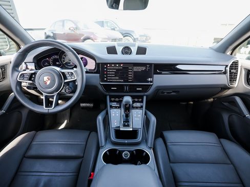 Certified 2022 Porsche Cayenne E-Hybrid image 25