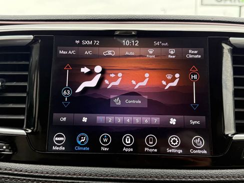 Used 2020 Chrysler Pacifica Limited image 42