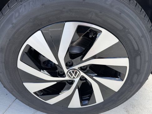 New 2025 Volkswagen Tiguan S image 30