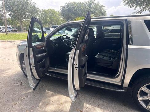 Used 2018 Cadillac Escalade ESV Luxury RWD image 13