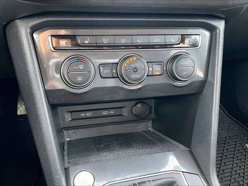 Used 2021 Volkswagen Tiguan SE image 24