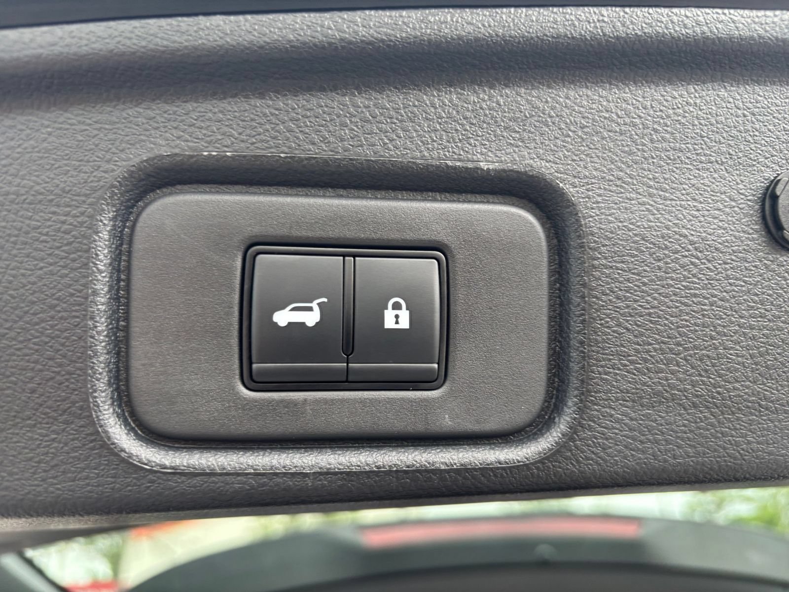 Used 2025 Nissan Pathfinder SV FWD image 20