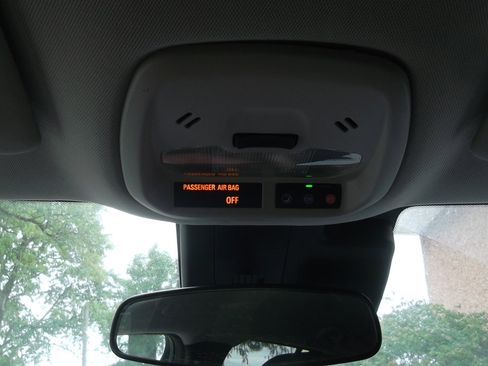 Used 2025 Chevrolet Trax LT w/ LT Convenience Package image 17