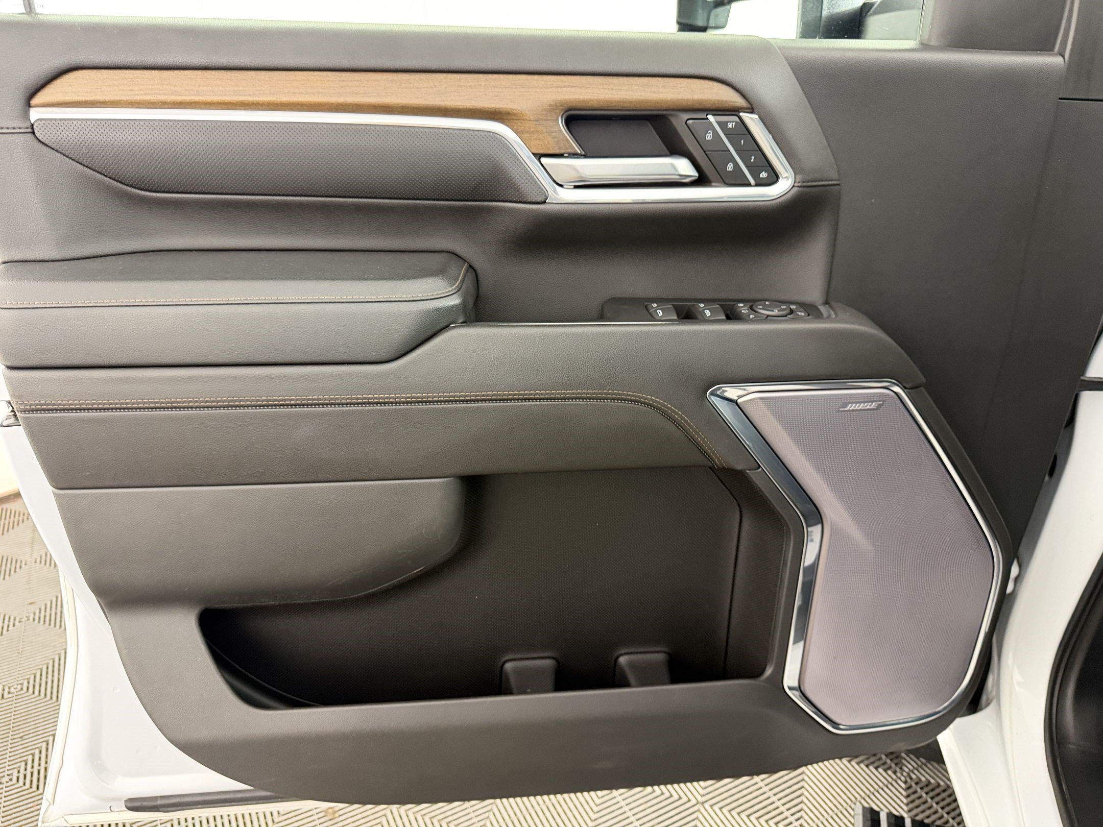 Used 2024 Chevrolet Silverado 2500 High Country w/ High Country Premium Package AWD/4WD image 14