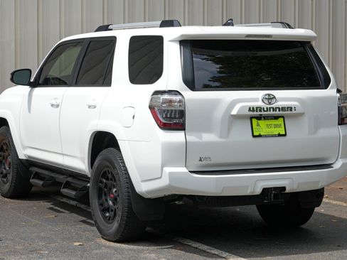 Used 2021 Toyota 4Runner SR5 Premium w/ Moonroof Package AWD/4WD image 47
