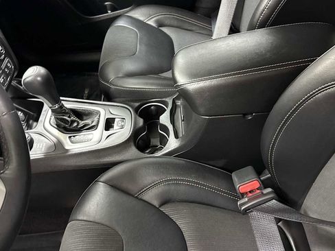 Used 2018 Jeep Cherokee Latitude Plus w/ Comfort/Convenience Group image 22